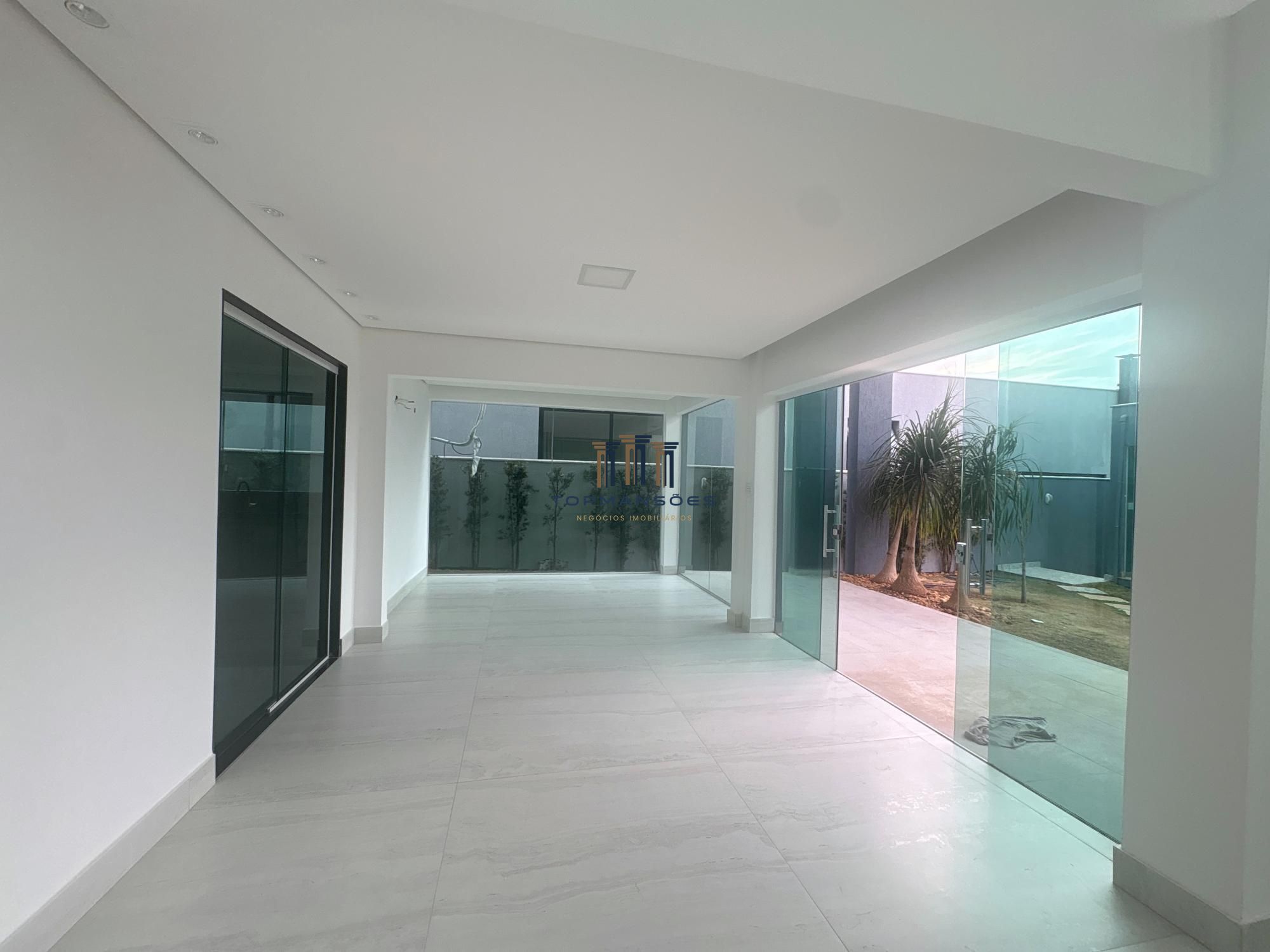 Casa com 4 suítes vista definitiva em Condominio fechado em Vespasiano