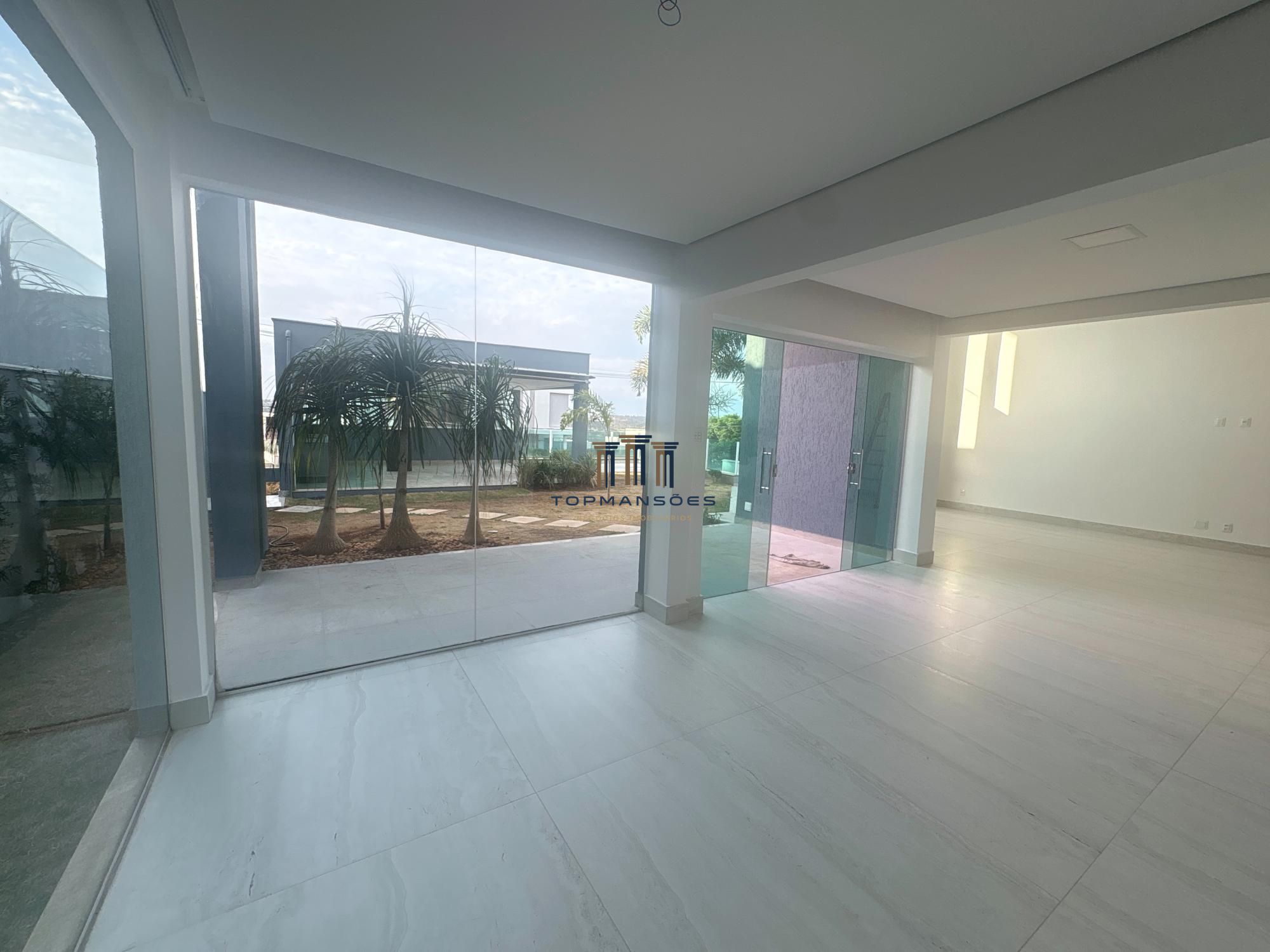 Casa com 4 suítes vista definitiva em Condominio fechado em Vespasiano