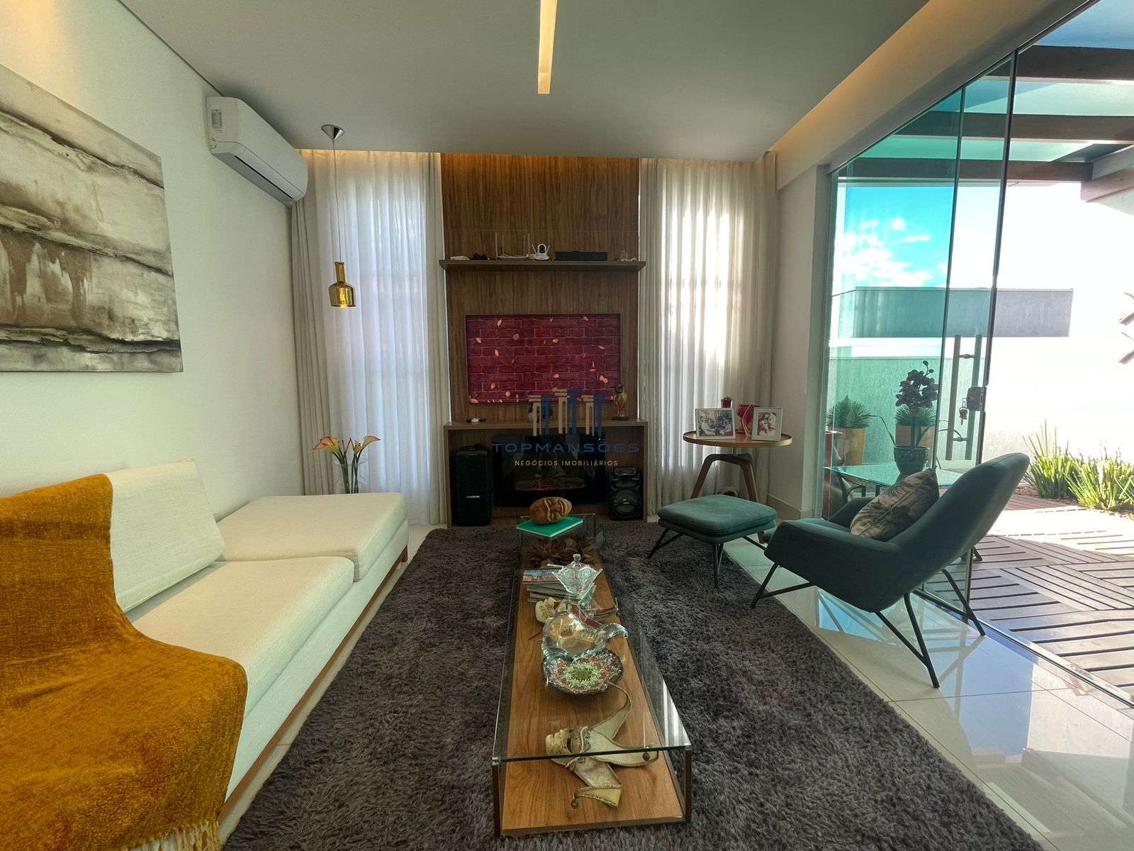 Casa de Condomínio à venda e aluguel com 4 quartos, 202m² - Foto 1