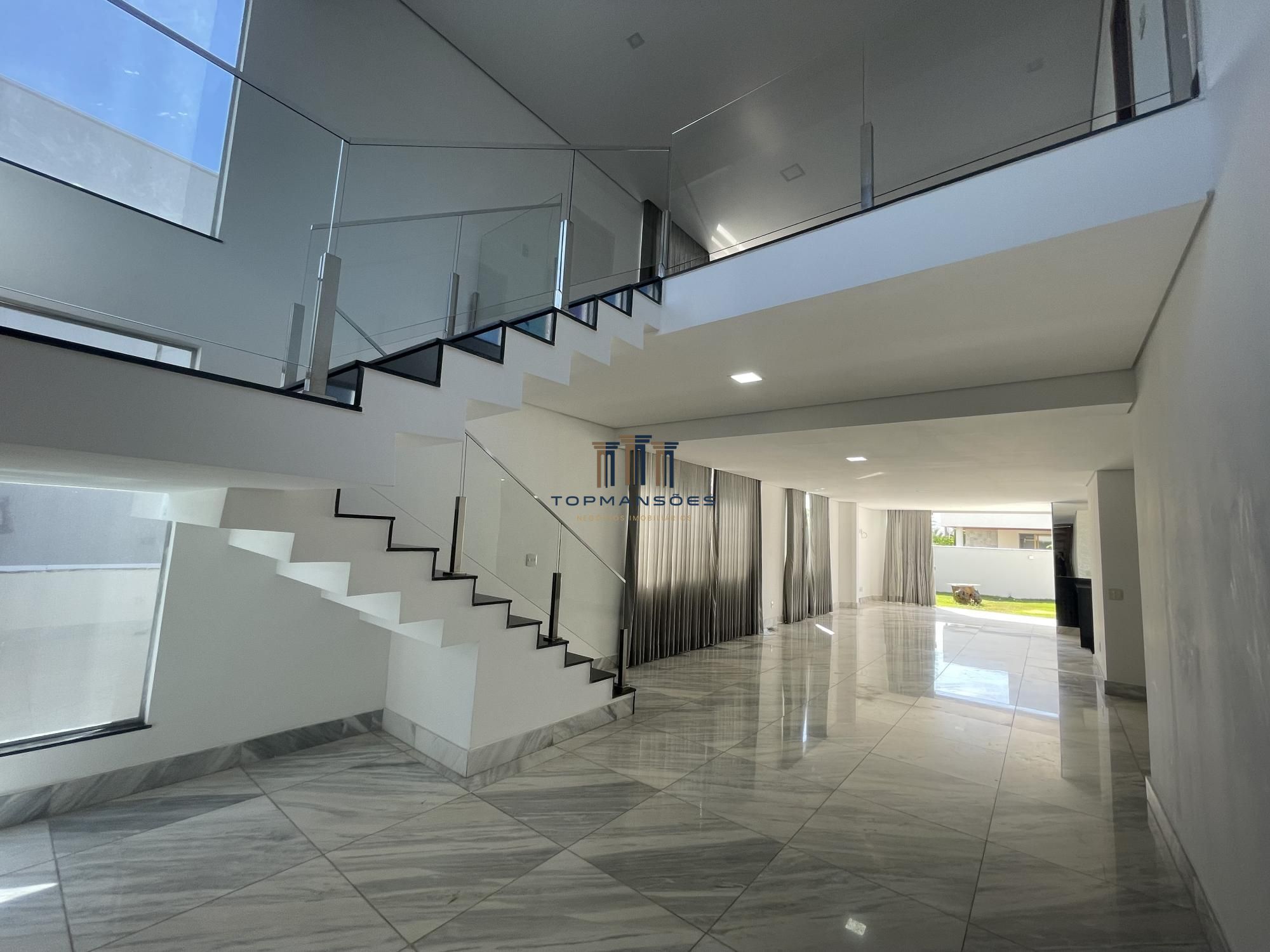 Linda casa com 3 suítes em Condomínio- Vespasiano.