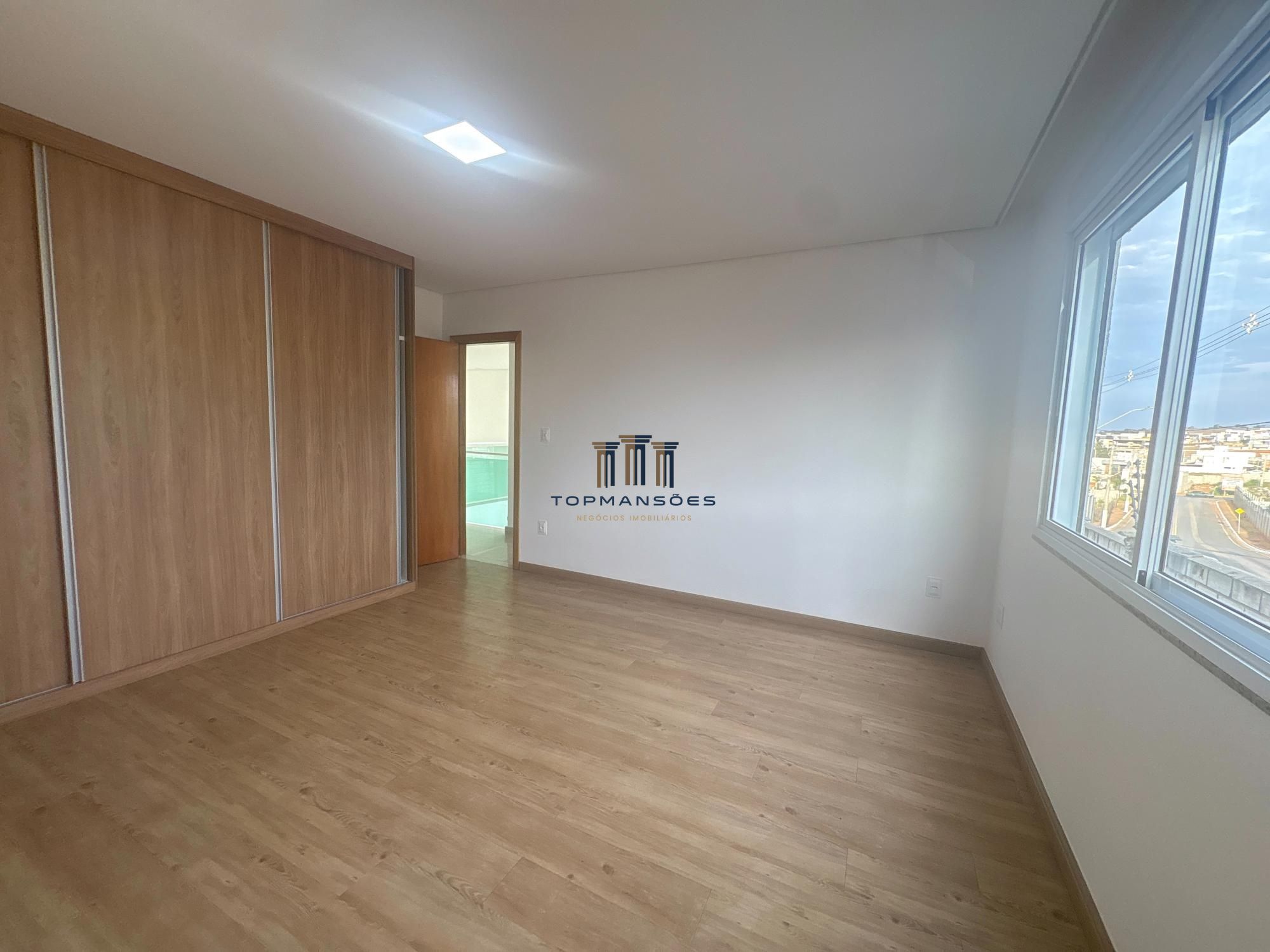 Casa com 4 suítes vista definitiva em Condominio fechado em Vespasiano