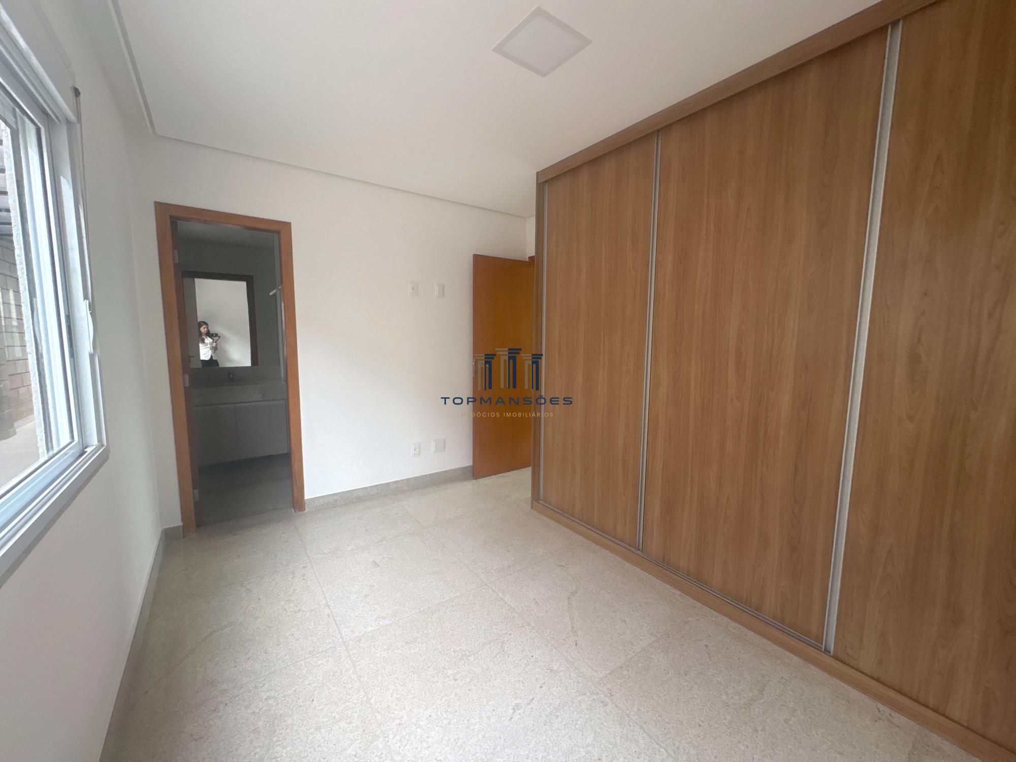 Casa com 4 suítes vista definitiva em Condominio fechado em Vespasiano