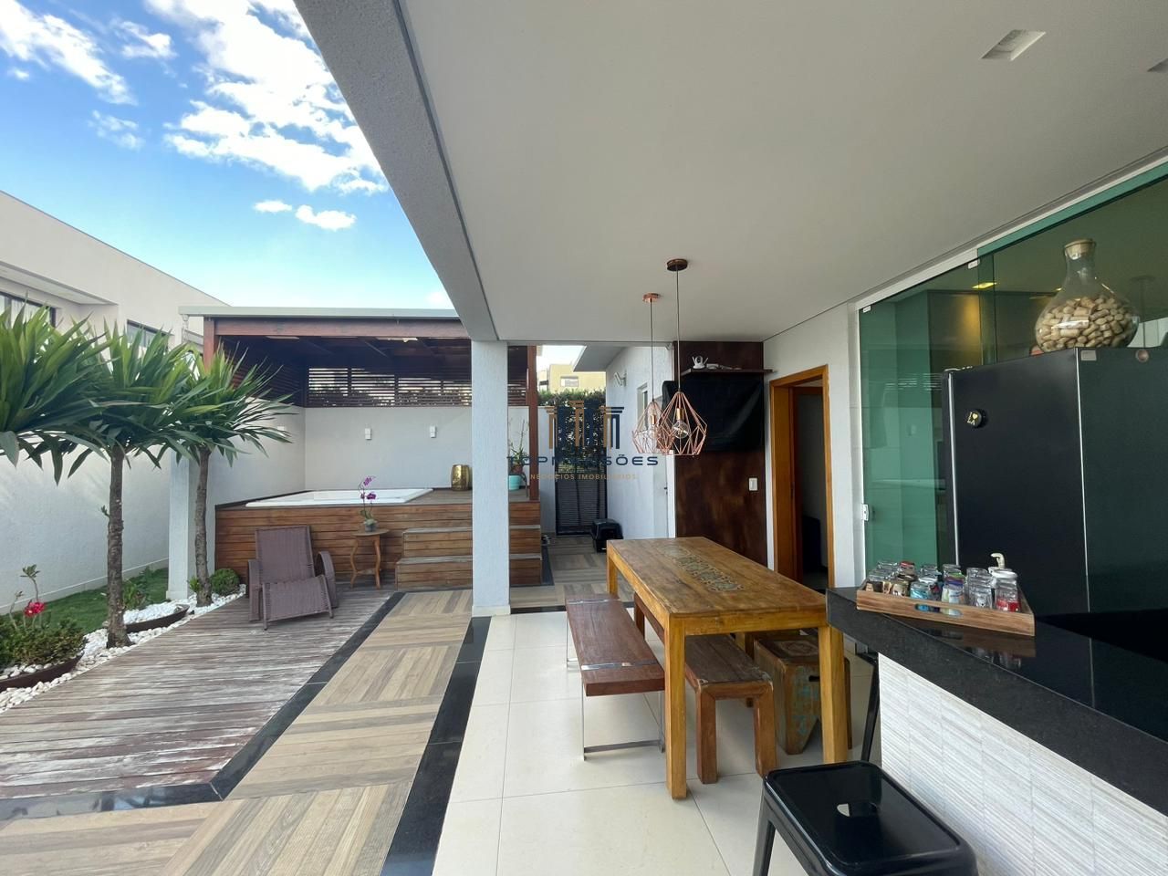 Casa de Condomínio à venda e aluguel com 4 quartos, 202m² - Foto 2