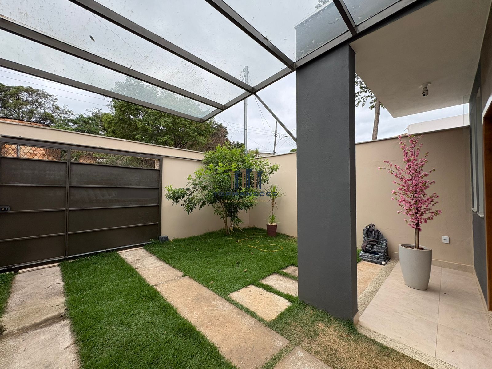 Casa moderna, 2 quartos, com gourmet e jardim no aeronautas,