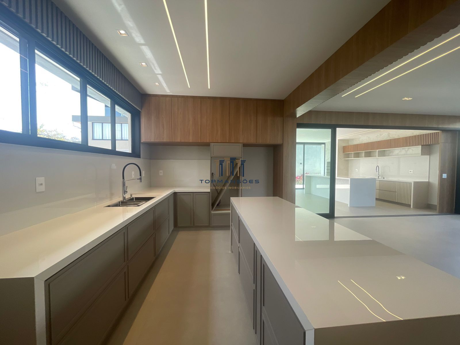 Casa de alto padrão 4 quartos com piscina e gourmet 583m3/ a