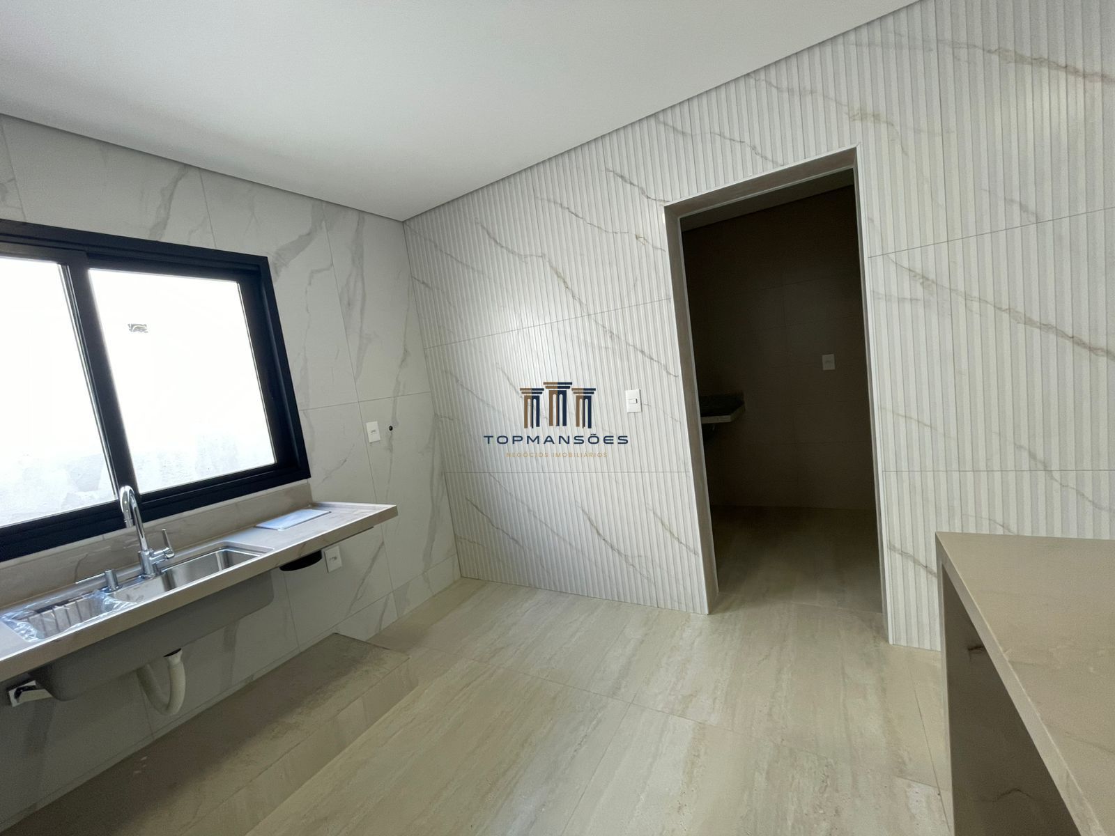 Casa Nova Alto Padrão em Condominio na Pampulha com 4 suites, Gourmet ePiscina