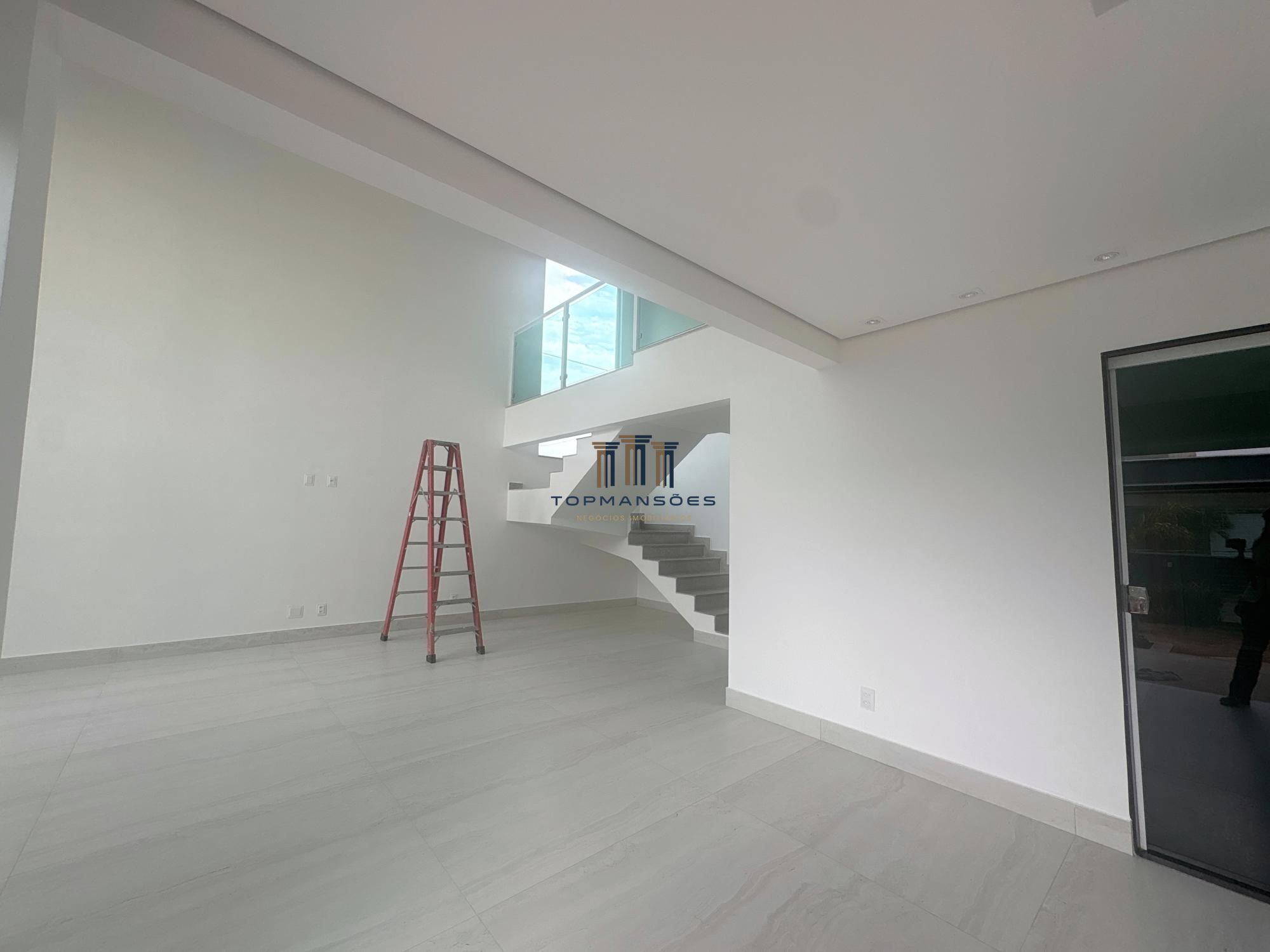 Casa com 4 suítes vista definitiva em Condominio fechado em Vespasiano