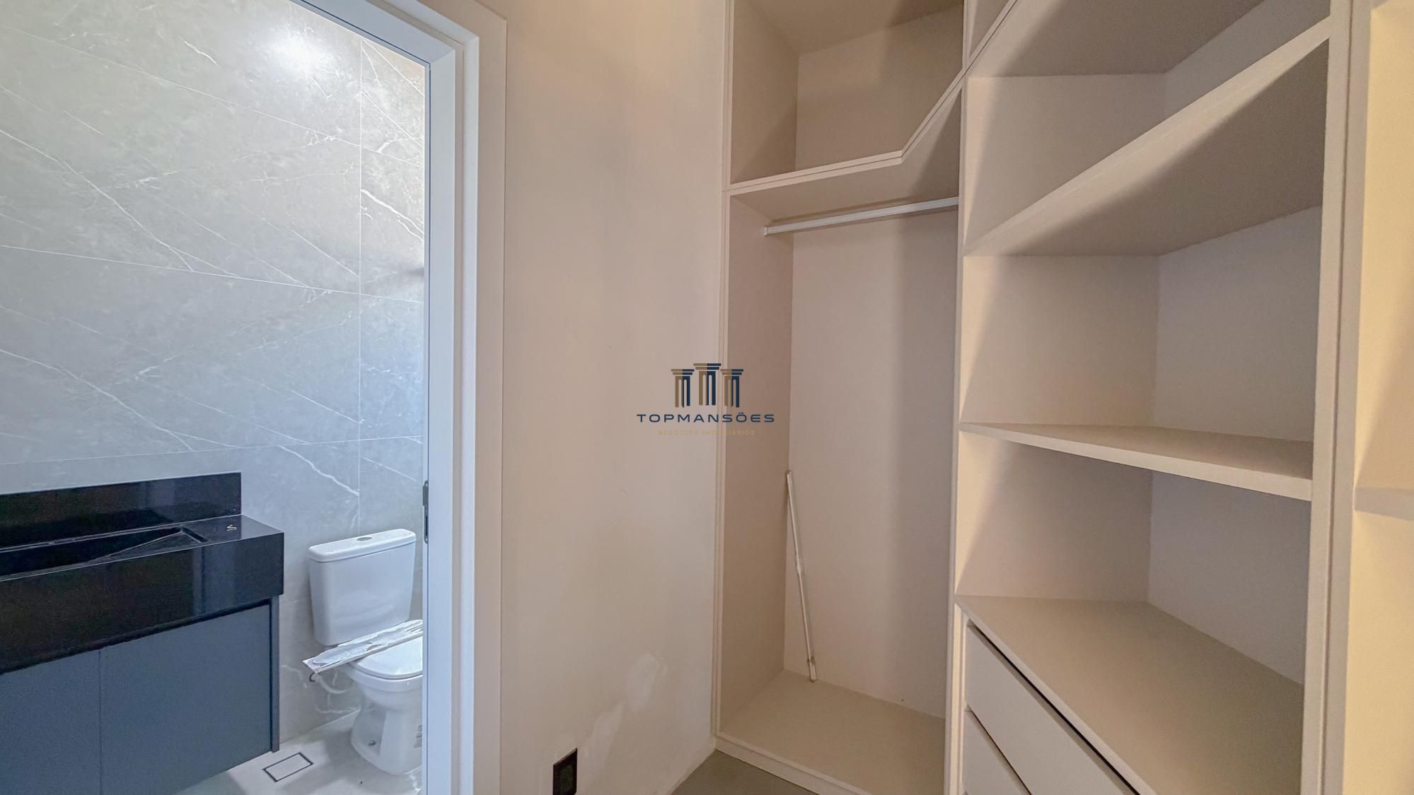 Casa térrea nova com piscina e 4 suites em Condominio em Vespasiano