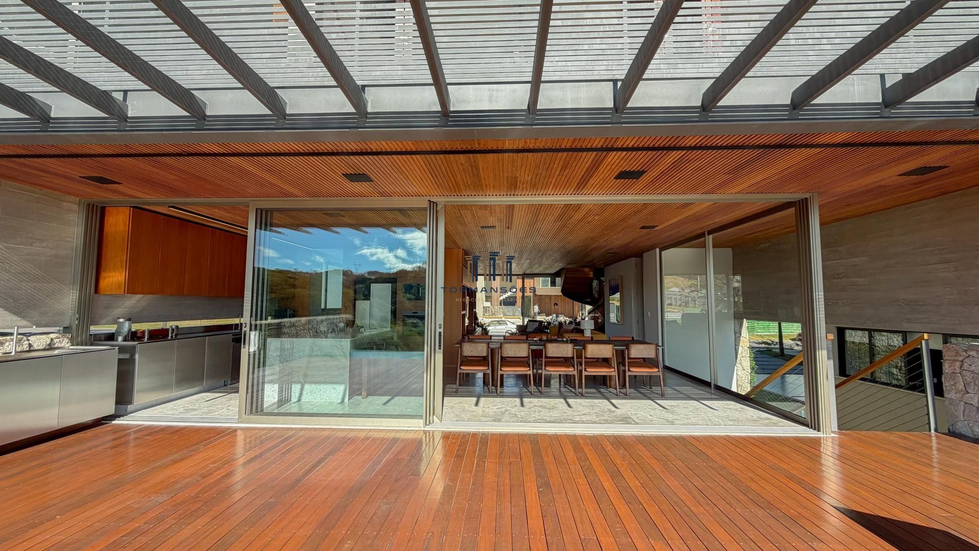 Casa Alto Padrão nova mobiliada,4 suites piscina,vista definitiva Alphaville/MG
