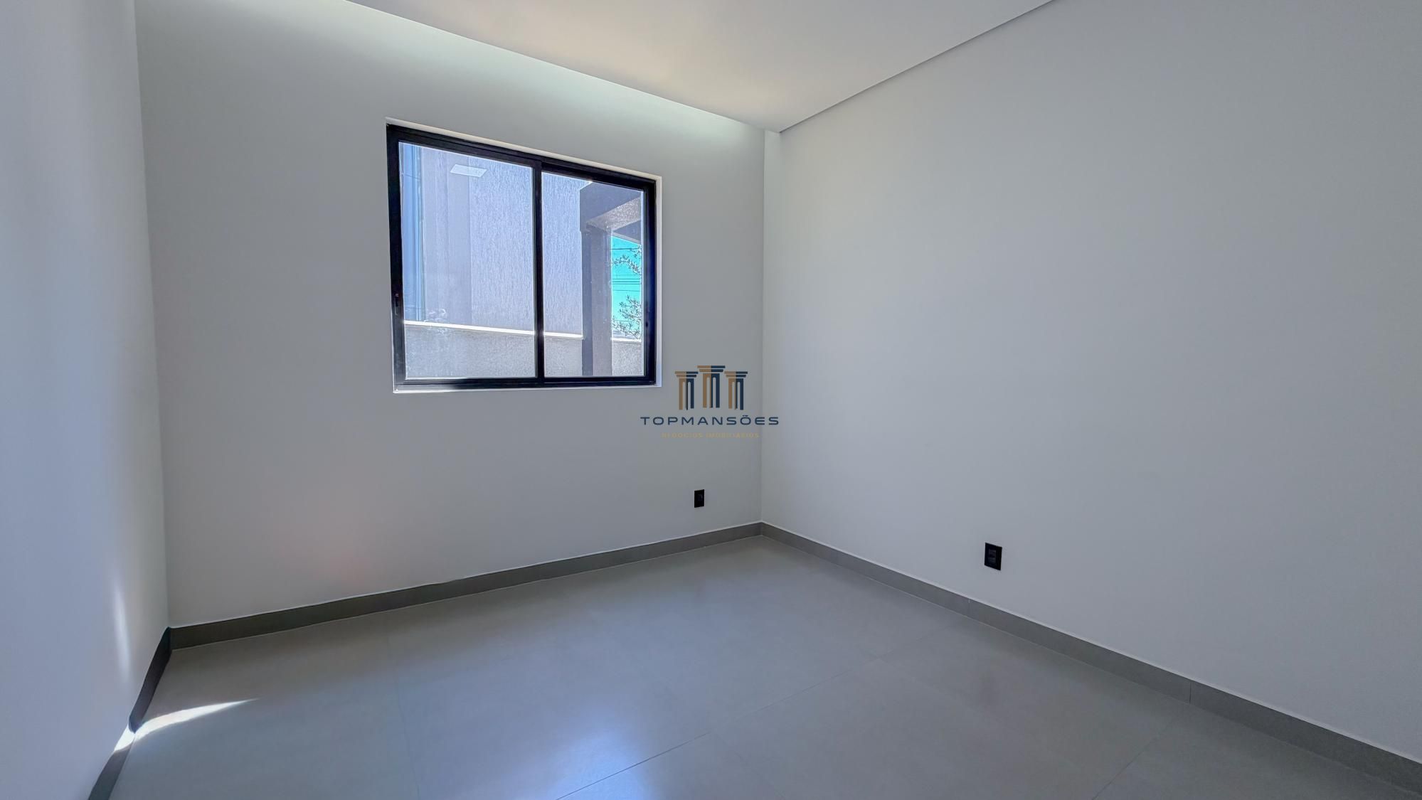 Casa térrea nova com piscina e 4 suites em Condominio em Vespasiano