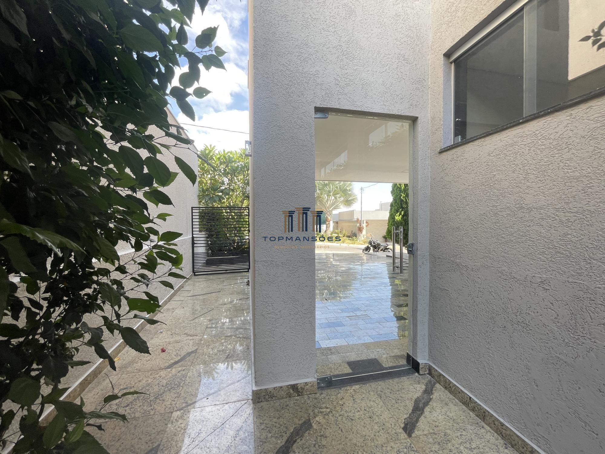 Linda casa com 3 suítes em Condomínio- Vespasiano.