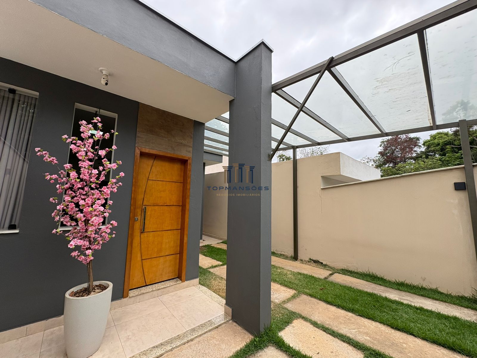 Casa moderna, 2 quartos, com gourmet e jardim no aeronautas,