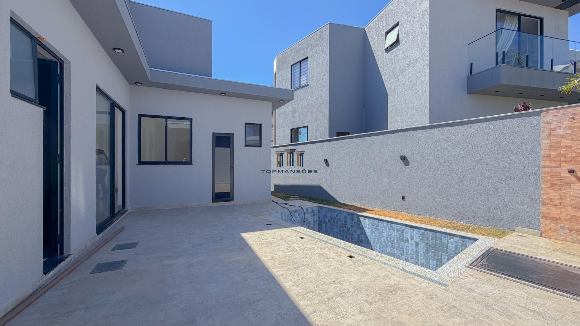 Casa térrea nova com piscina e 4 suites em Condominio em Vespasiano