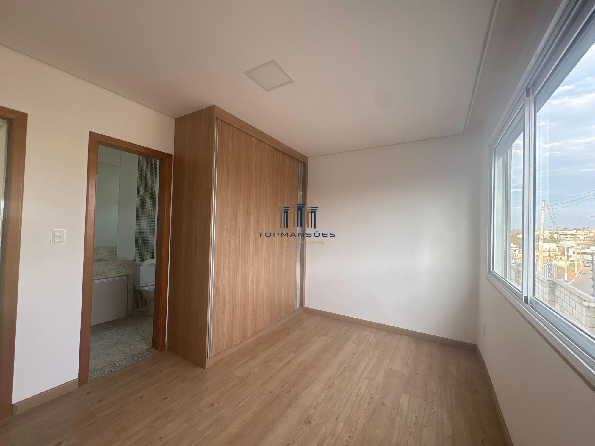 Casa com 4 suítes vista definitiva em Condominio fechado em Vespasiano