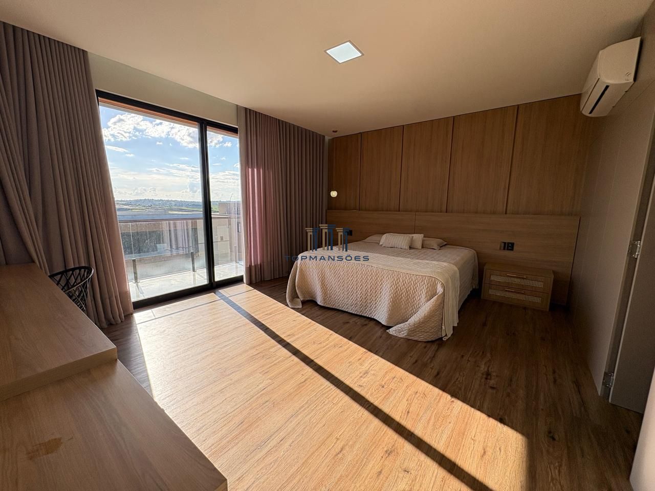 Casa de alto padrão, moderna com piscina aquecida, 4 quartos, em Alphaville/MG