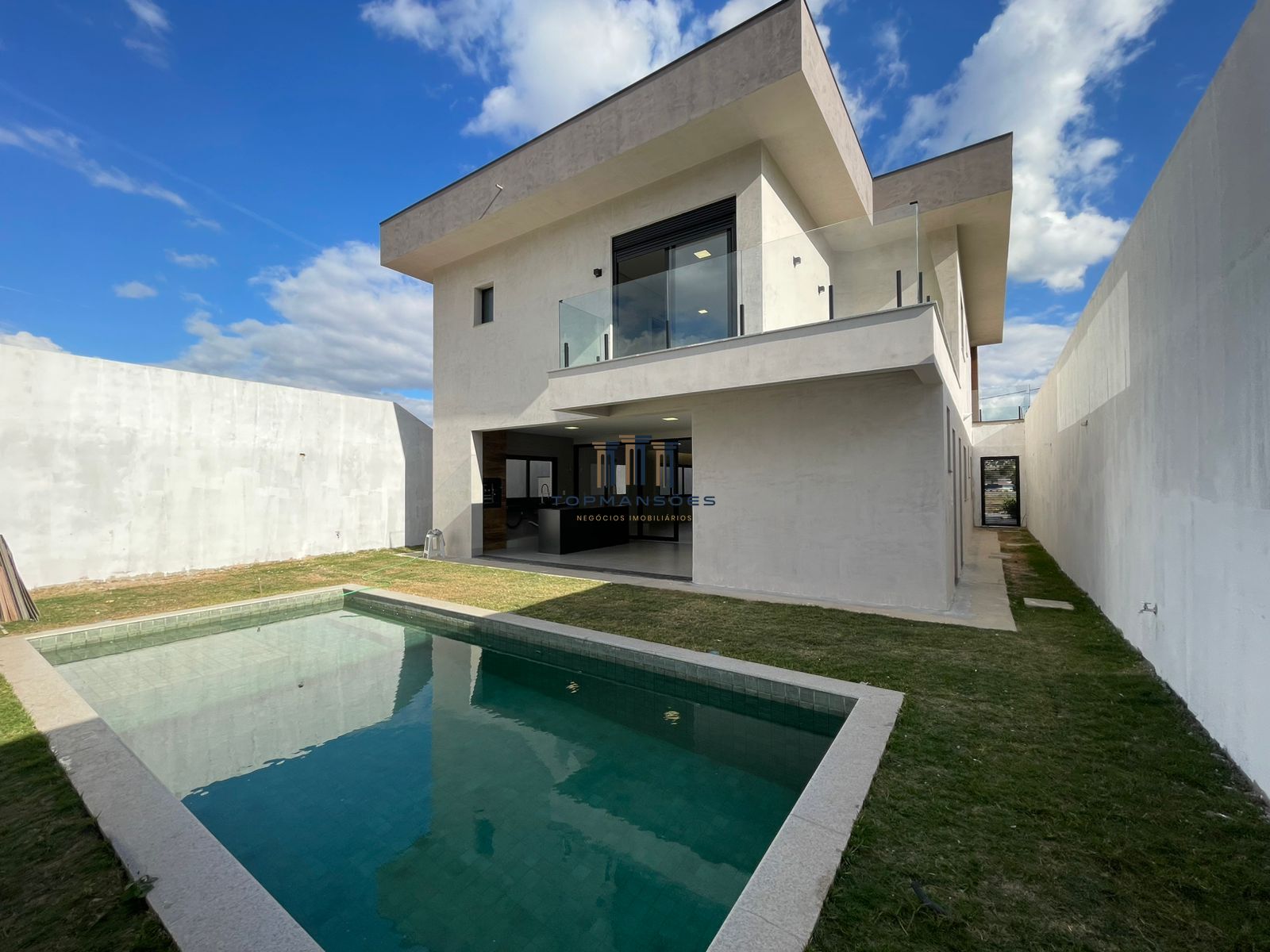 Casa Nova Alto Padrão em Condominio na Pampulha com 4 suites, Gourmet ePiscina