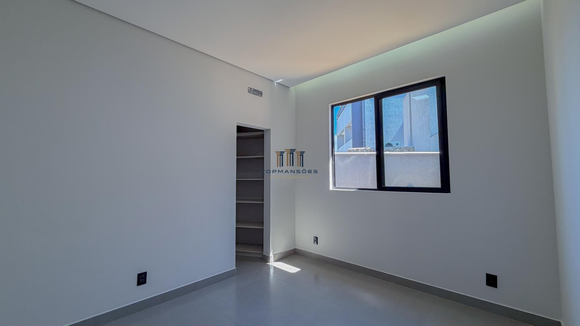 Casa térrea nova com piscina e 4 suites em Condominio em Vespasiano