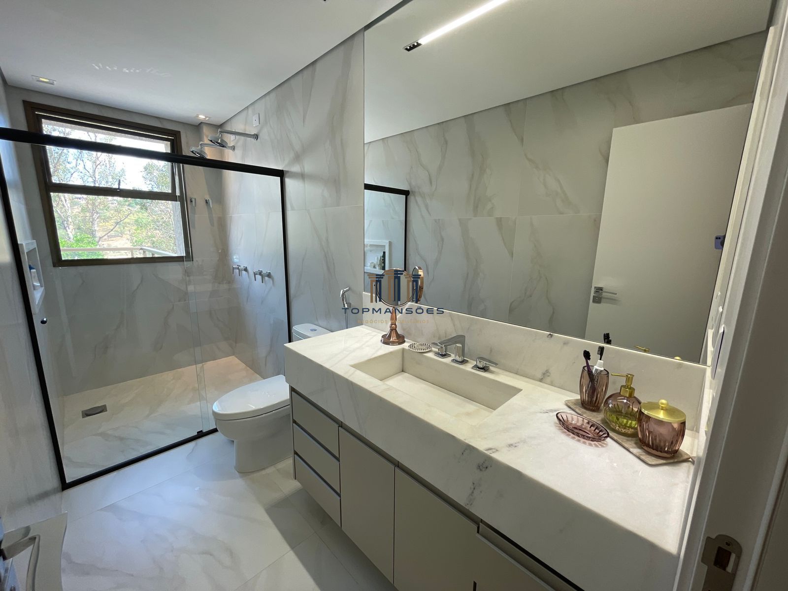 Casa moderna 4 quartos com piscina condomínio Alphaville - Vespasiano/MG