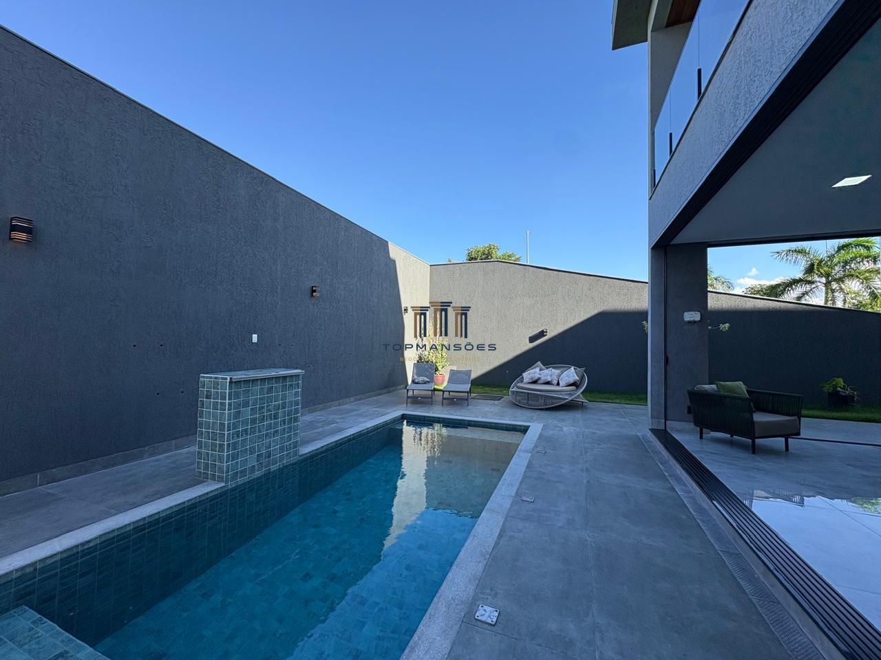 Casa de alto padrão, moderna com piscina aquecida, 4 quartos, em Alphaville/MG