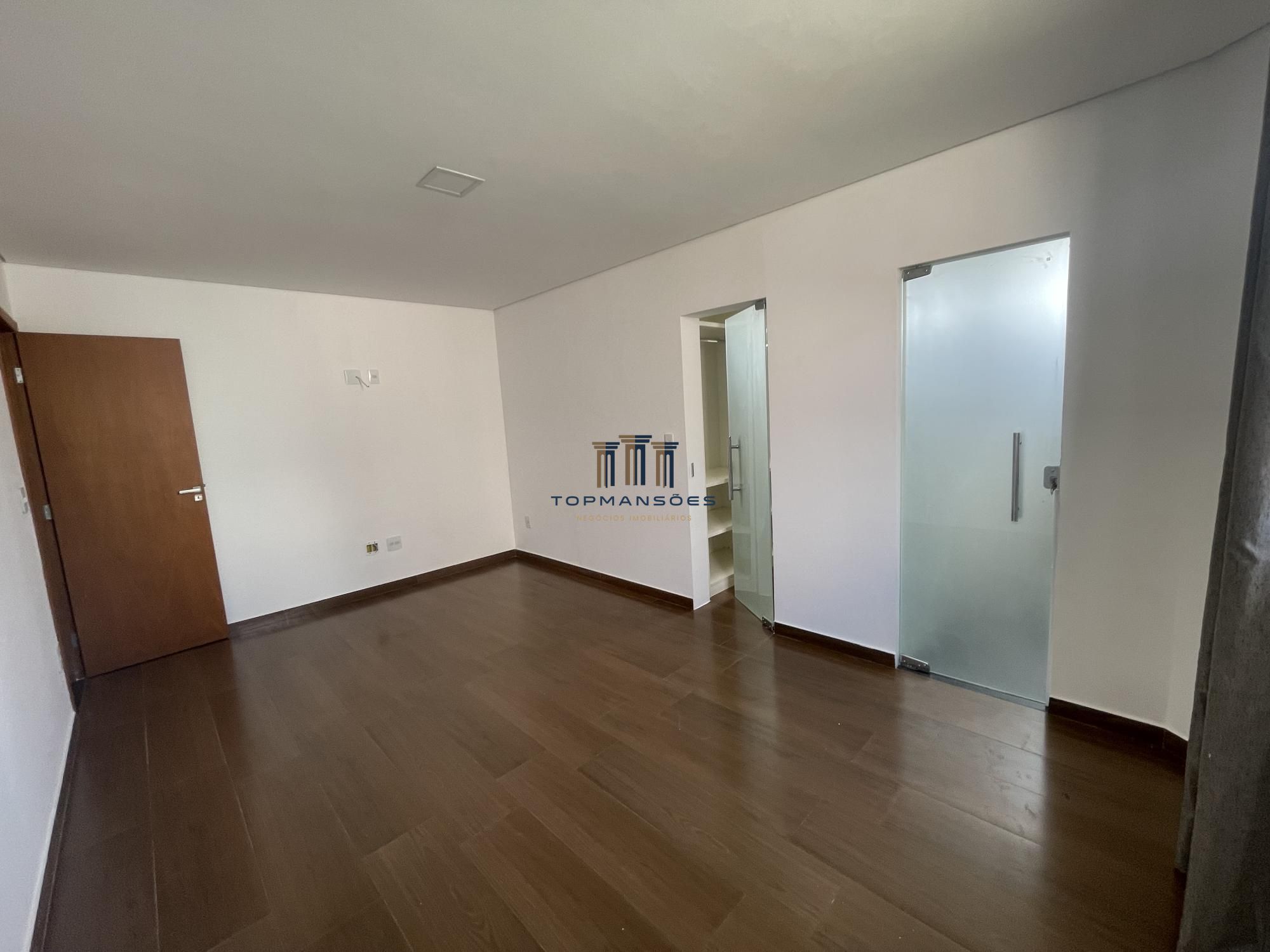 Linda casa com 3 suítes em Condomínio- Vespasiano.