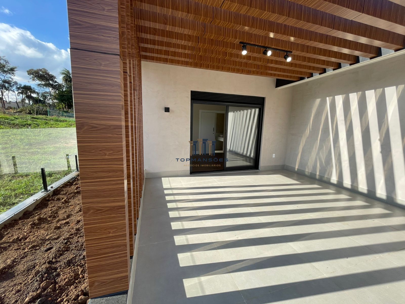 Casa Nova Alto Padrão em Condominio na Pampulha com 4 suites, Gourmet ePiscina