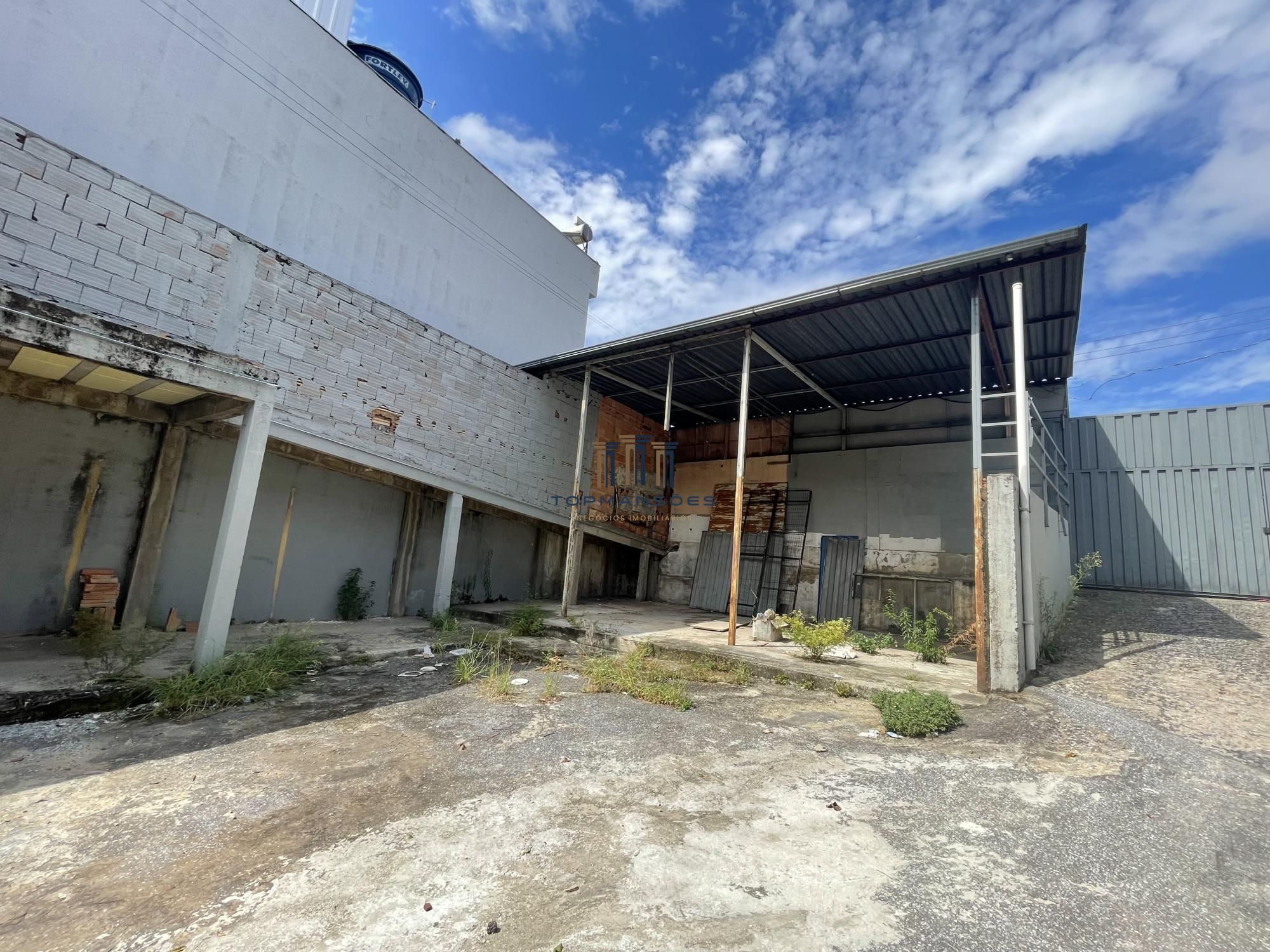 Loja e pátio com 620m2 em excelente ponto comercial no Céu Azul/BH