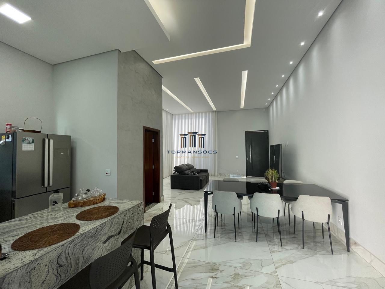 Casa de Condomínio para alugar com 3 quartos, 200m² - Foto 1