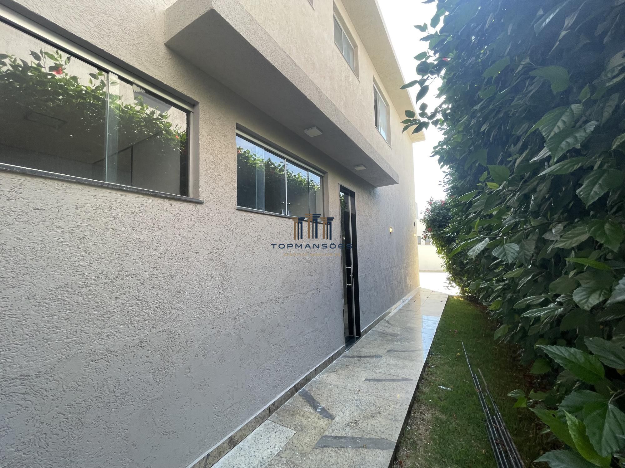 Linda casa com 3 suítes em Condomínio- Vespasiano.