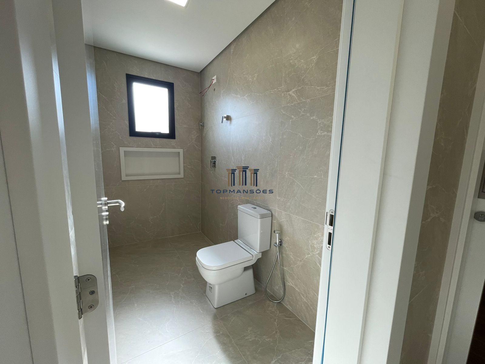 Casa Nova Alto Padrão em Condominio na Pampulha com 4 suites, Gourmet ePiscina