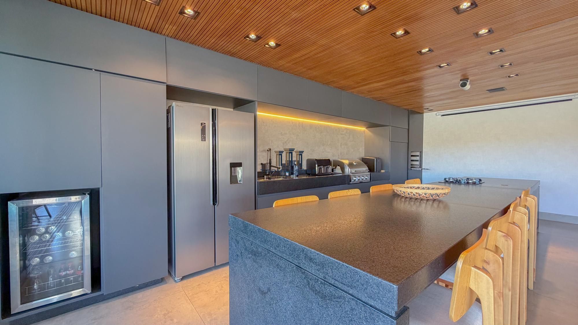 Casa Alto Padrão mobiliada com 4 Suítes, Piscina e Vista em Alphaville Vespasian