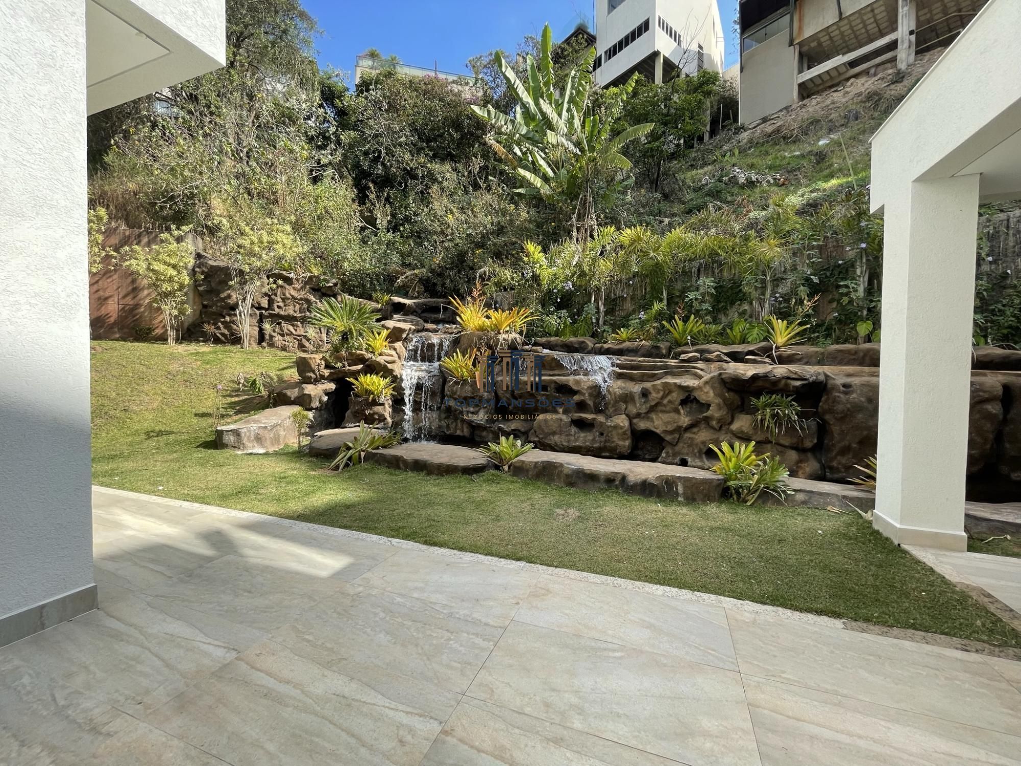 Casa com cinco quartos Vila Castela, Nova Lima, MG