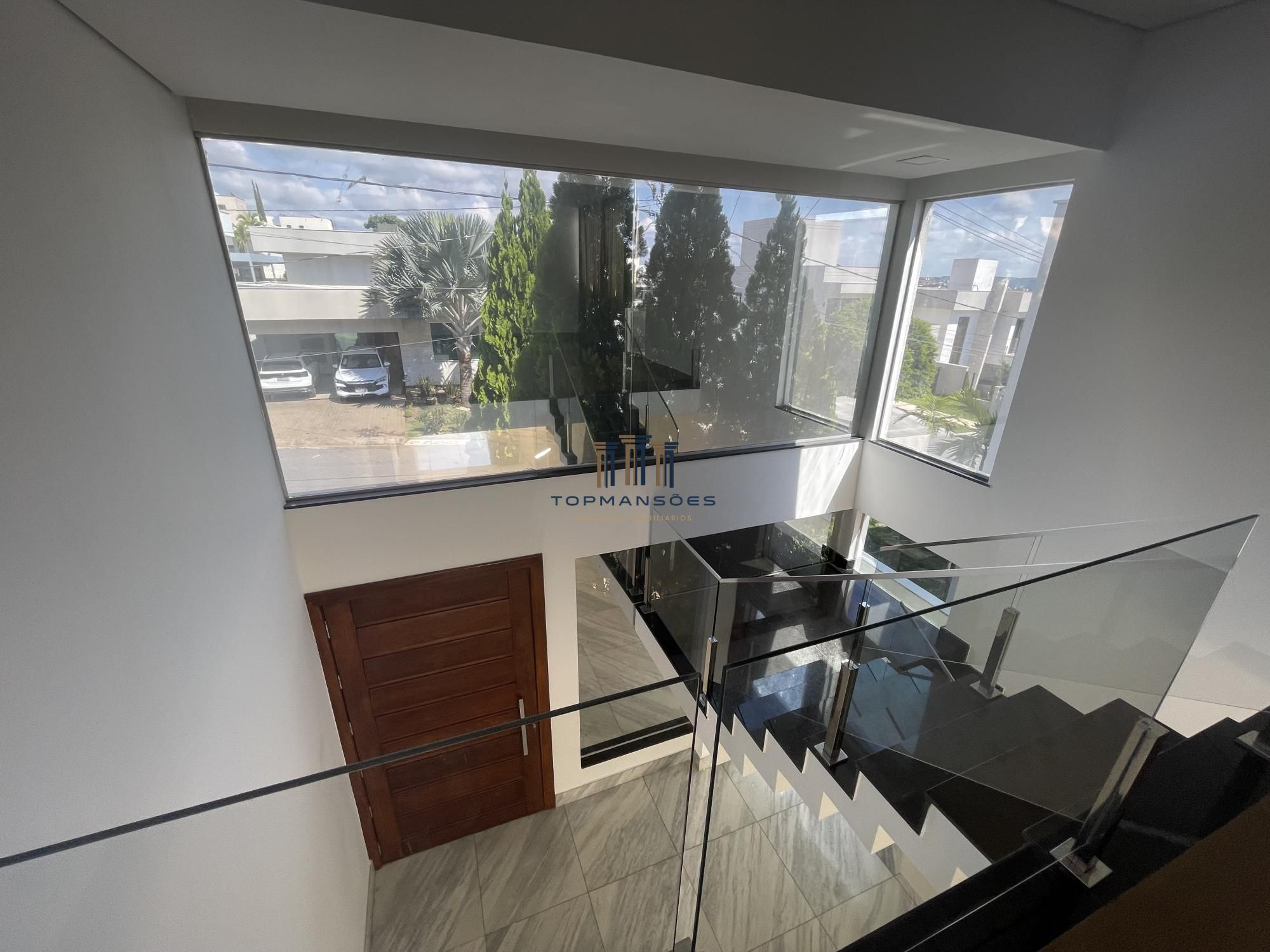 Linda casa com 3 suítes em Condomínio- Vespasiano.