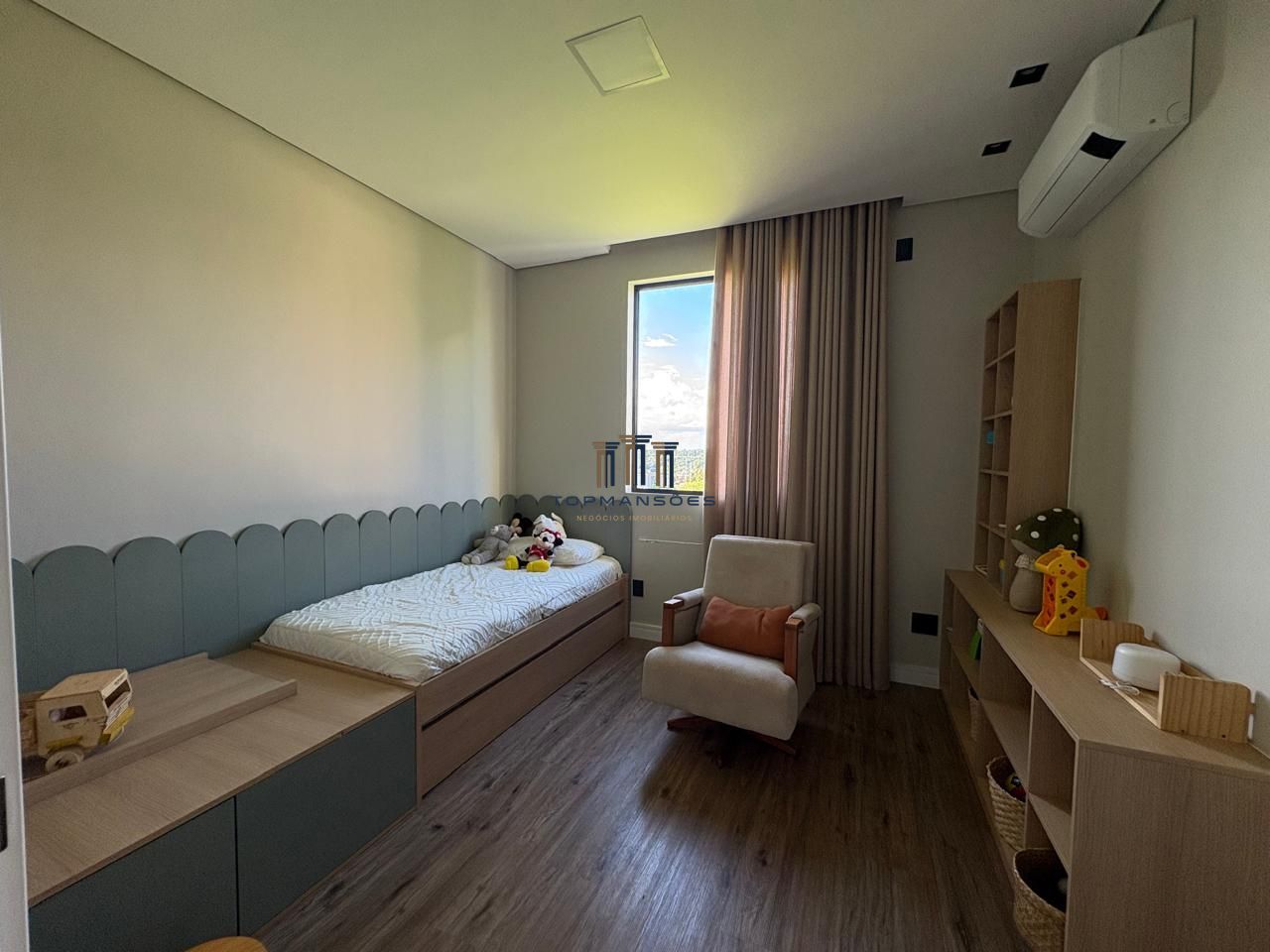 Casa de alto padrão, moderna com piscina aquecida, 4 quartos, em Alphaville/MG