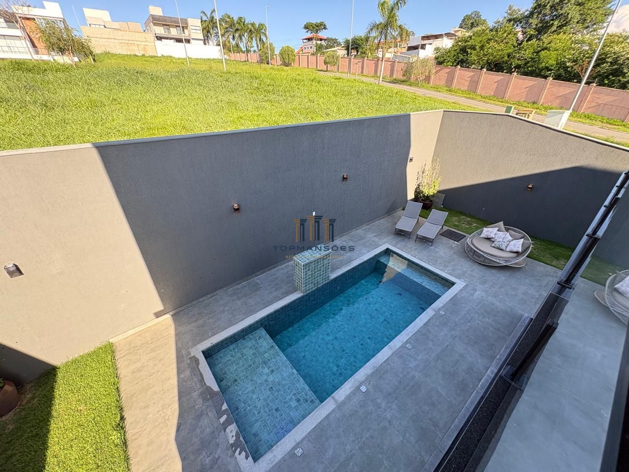 Casa de alto padrão, moderna com piscina aquecida, 4 quartos, em Alphaville/MG