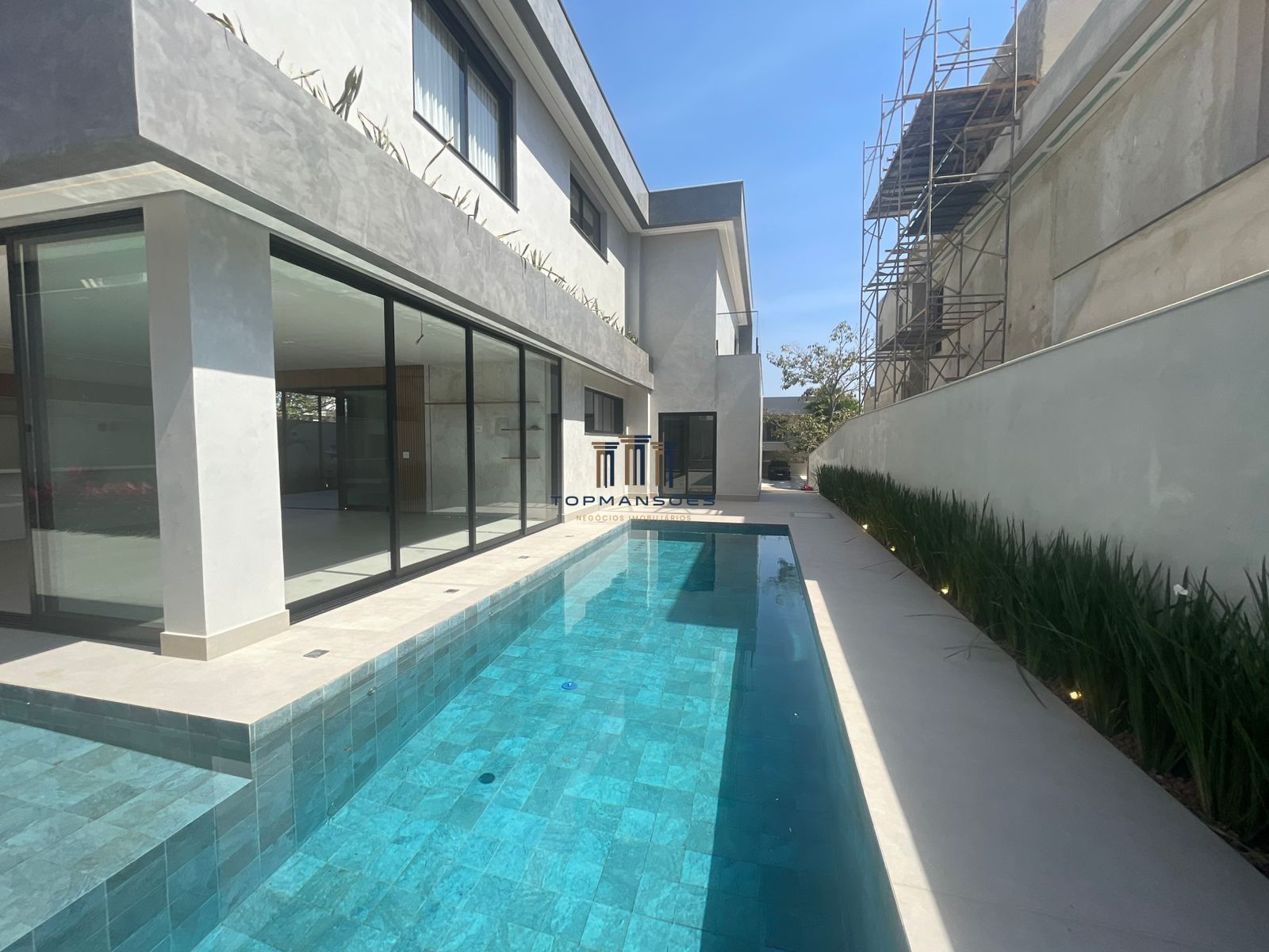 Casa de Alto Padrão 4 quartos com piscina e gourmet 583m3/ Alphaville Vespasiano