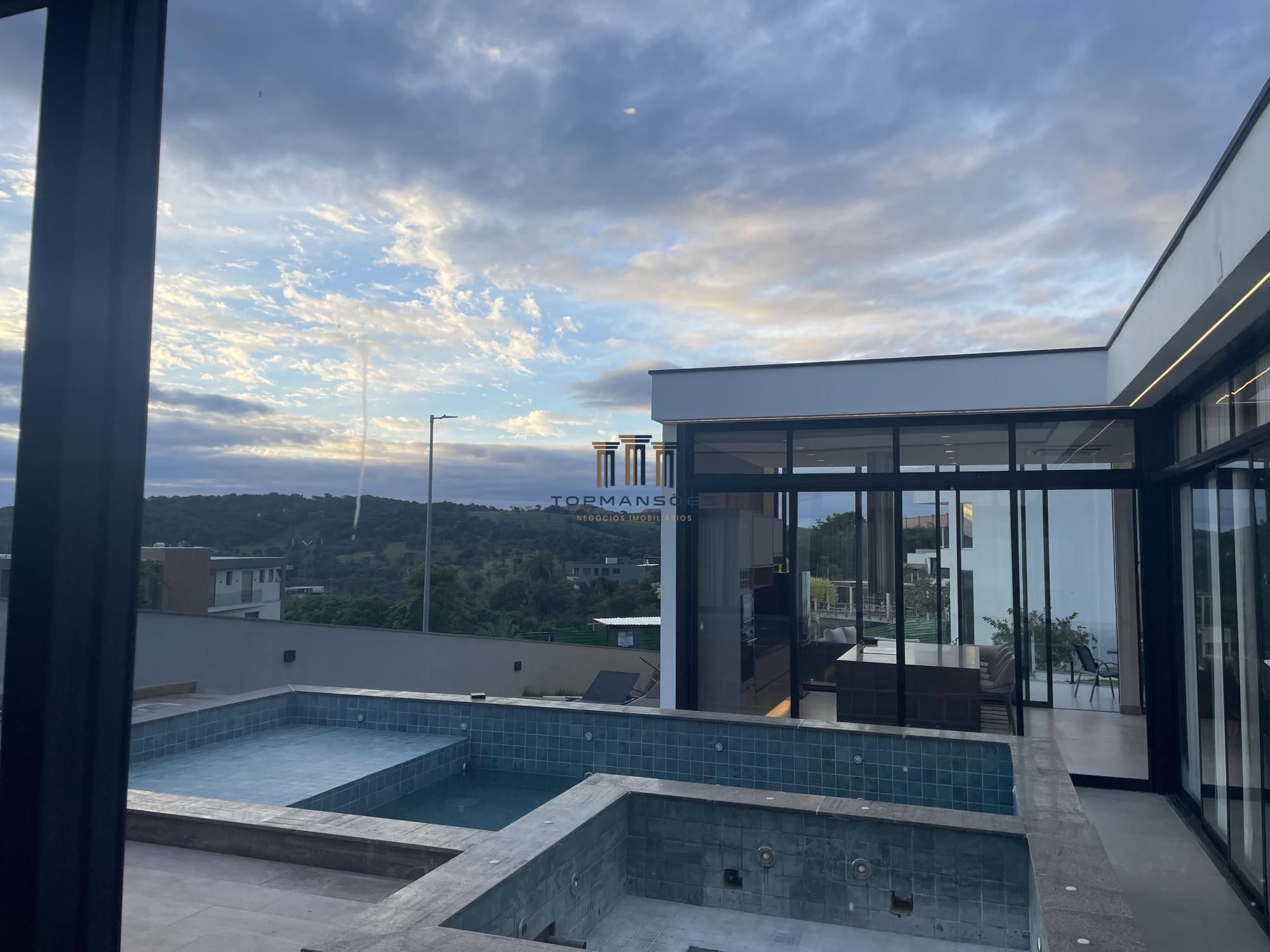 Casa moderna mobiliada com 4 quartos, spa e piscina em Alphaville Vespasiano