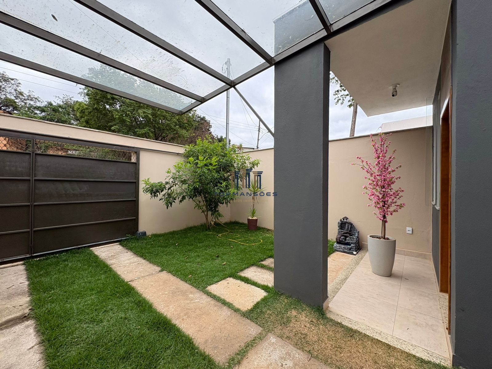 Casa moderna, 2 quartos, com gourmet e jardim no aeronautas,