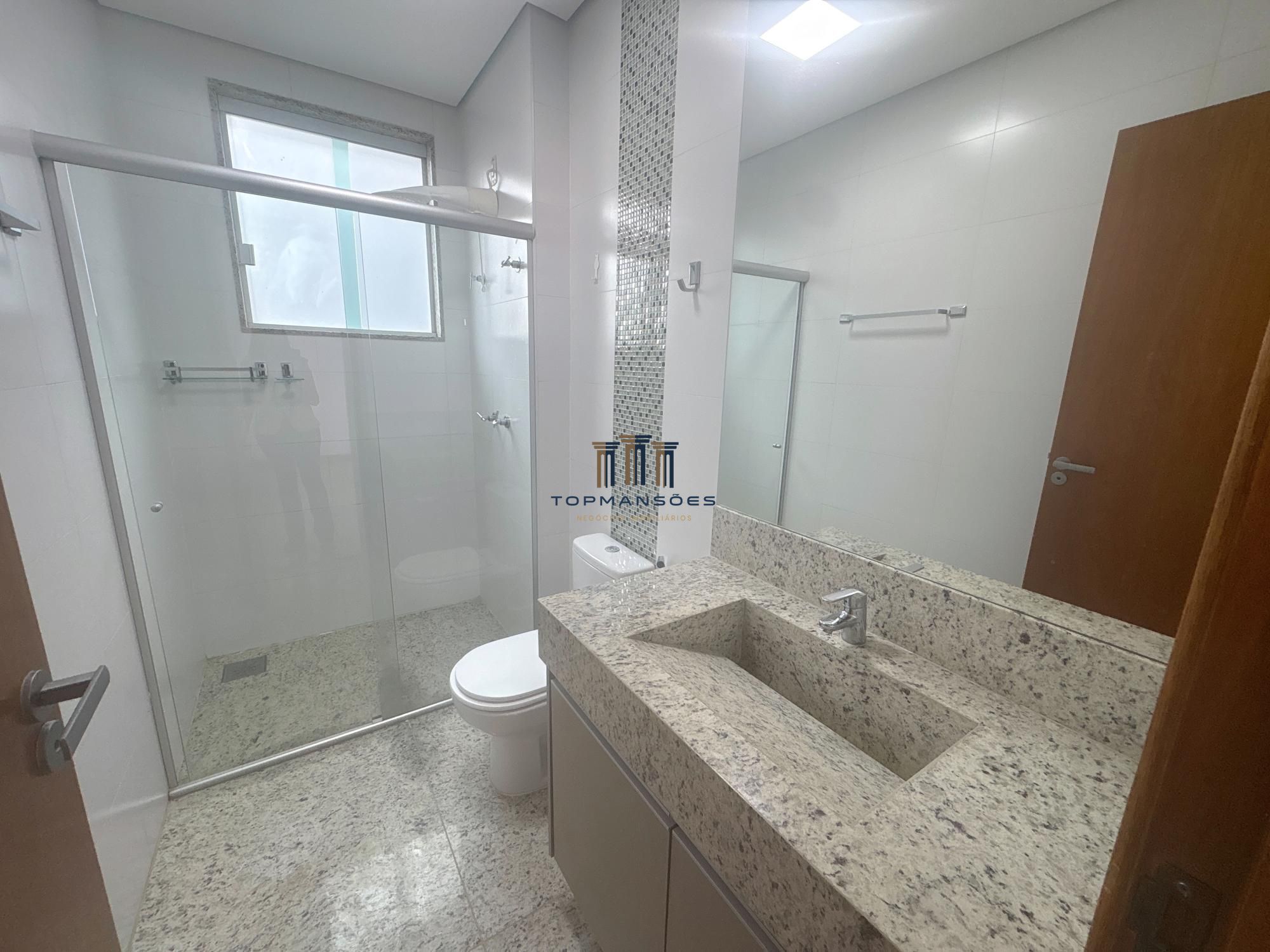 Casa com 4 suítes vista definitiva em Condominio fechado em Vespasiano