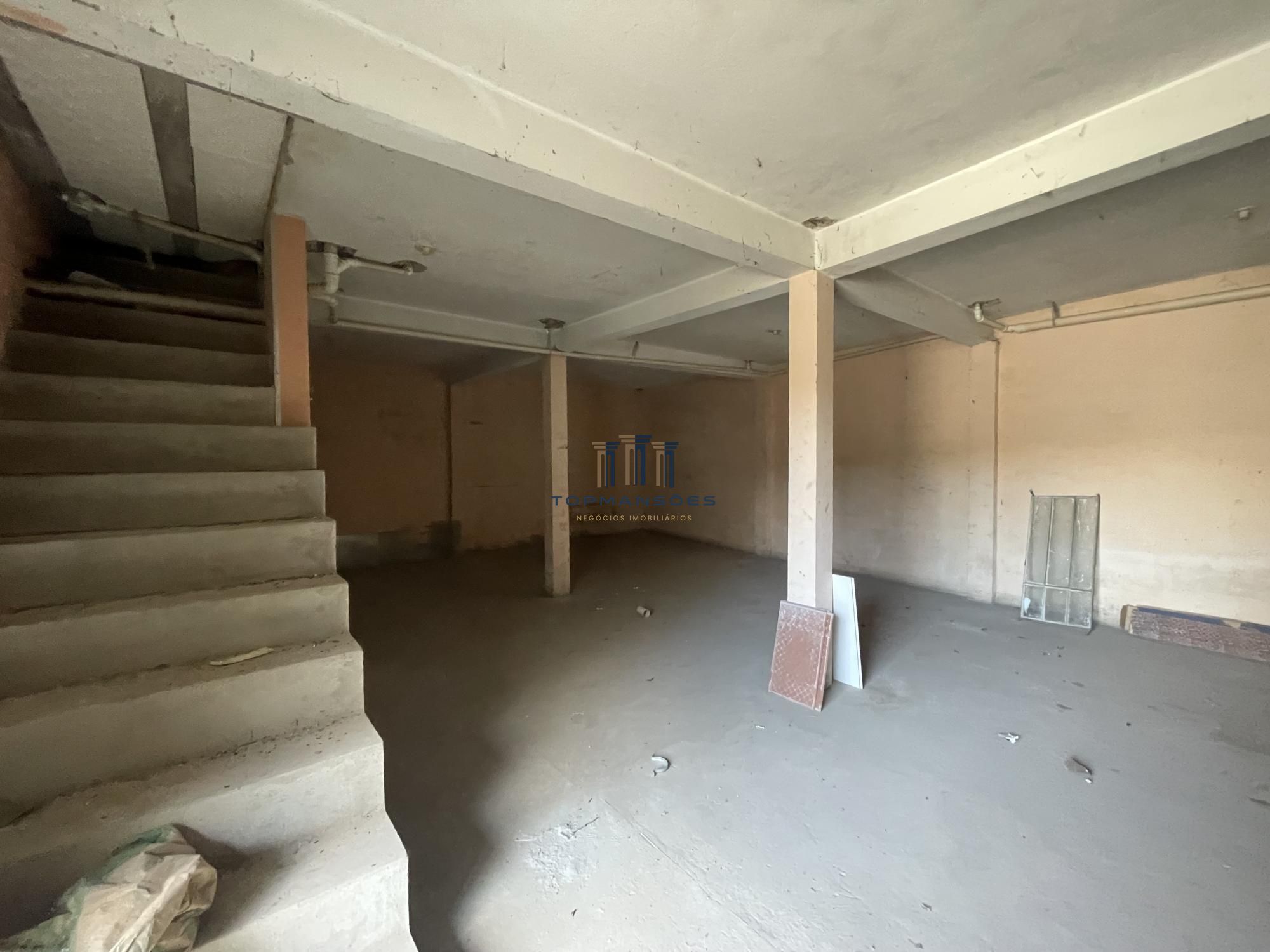 Pátio comercial com 500m2 excelente localização céu azul