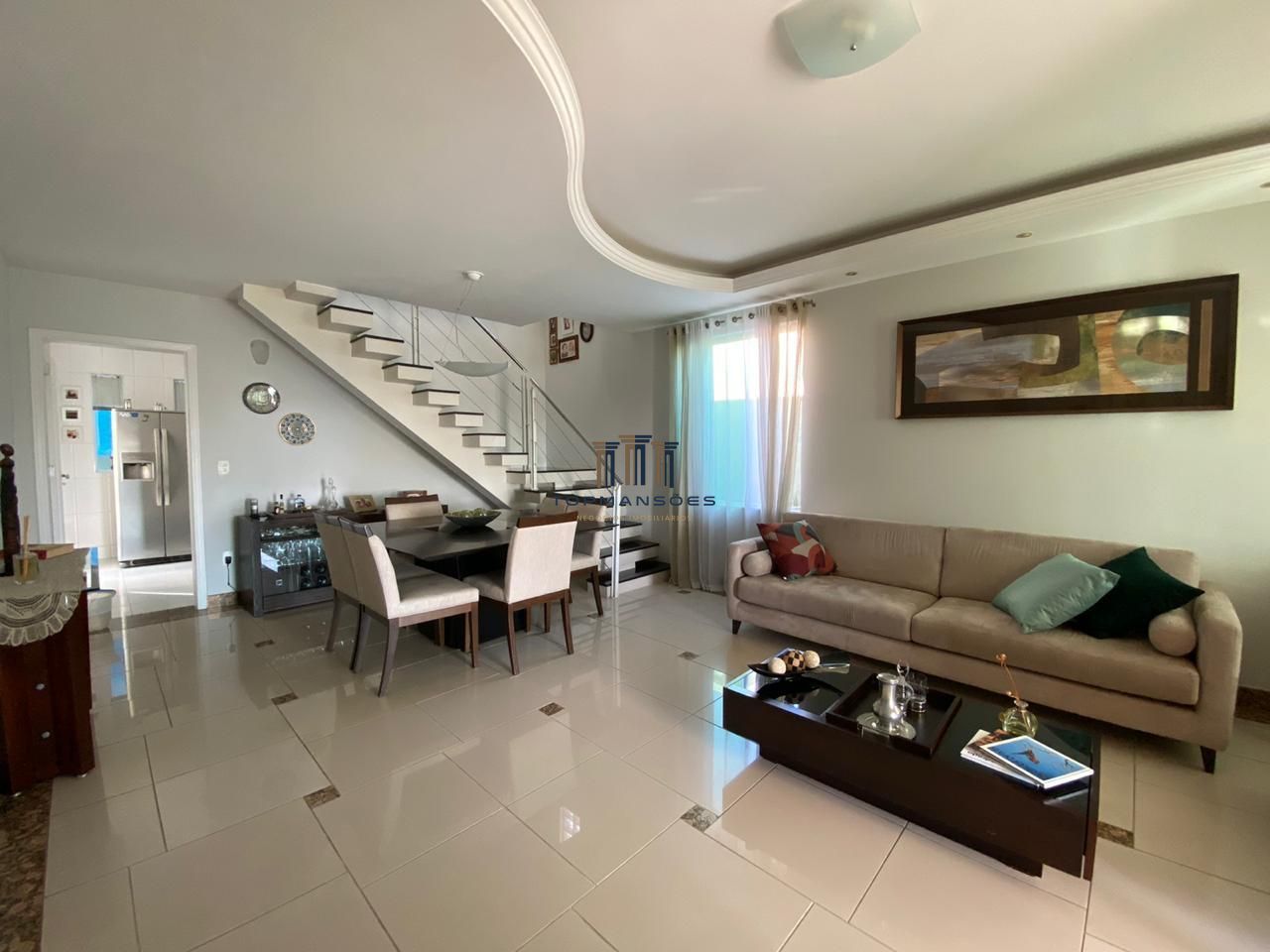 Casa de Condomínio à venda com 4 quartos, 360m² - Foto 1
