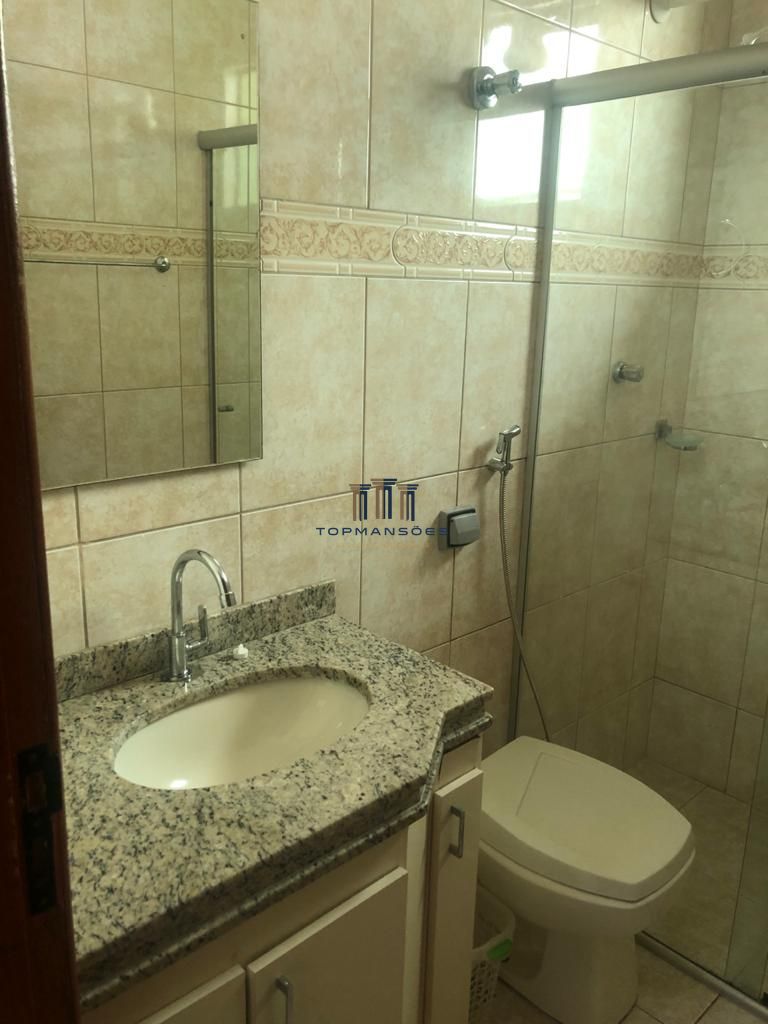 Linda Casa Geminada 3 quartos com suíte e churrasqueira no Bairro Copacabana