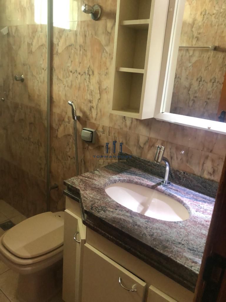 Linda Casa Geminada 3 quartos com suíte e churrasqueira no Bairro Copacabana