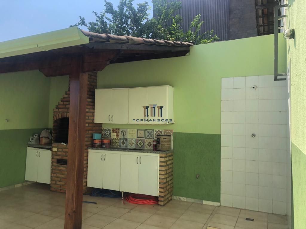Linda Casa Geminada 3 quartos com suíte e churrasqueira no Bairro Copacabana