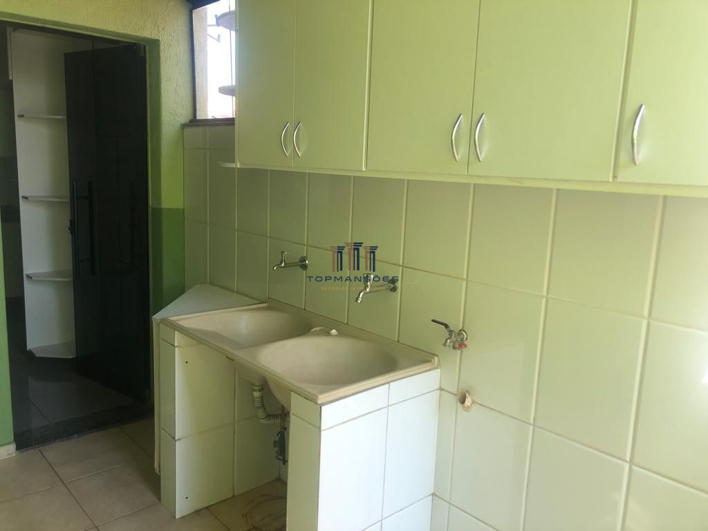Linda Casa Geminada 3 quartos com suíte e churrasqueira no Bairro Copacabana