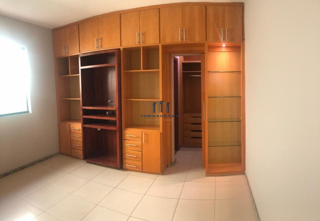 Linda Casa Geminada 3 quartos com suíte e churrasqueira no Bairro Copacabana