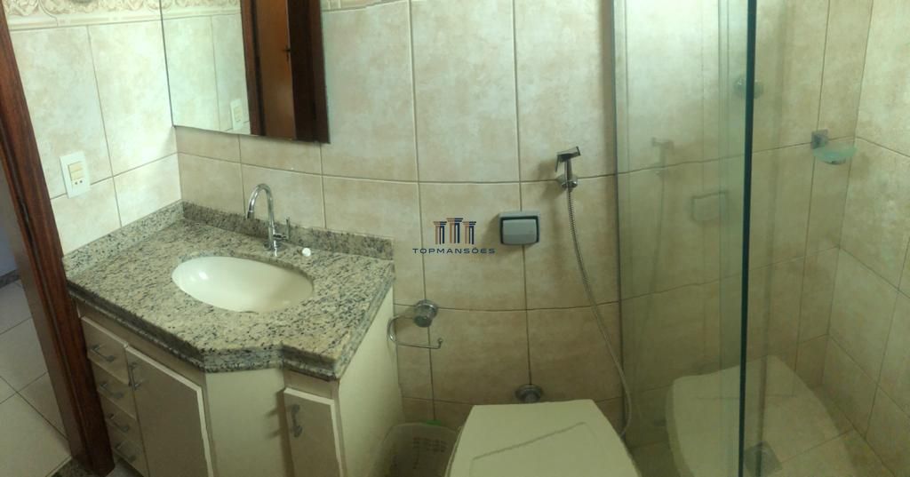 Linda Casa Geminada 3 quartos com suíte e churrasqueira no Bairro Copacabana