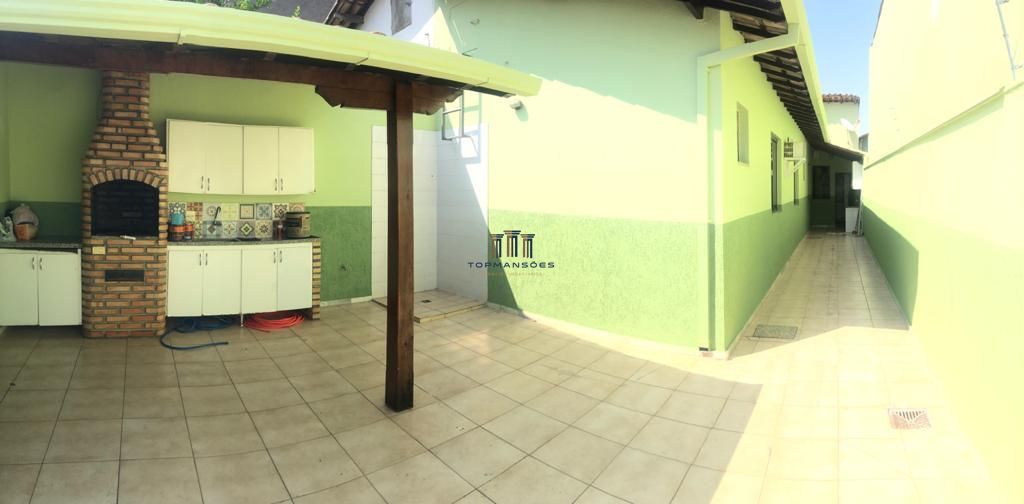 Linda Casa Geminada 3 quartos com suíte e churrasqueira no Bairro Copacabana