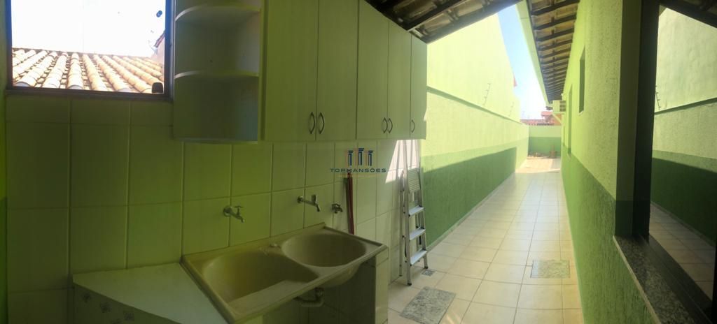 Linda Casa Geminada 3 quartos com suíte e churrasqueira no Bairro Copacabana