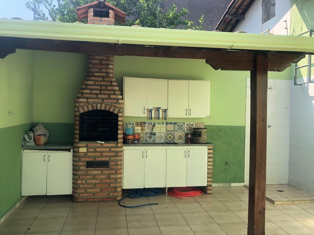 Linda Casa Geminada 3 quartos com suíte e churrasqueira no Bairro Copacabana