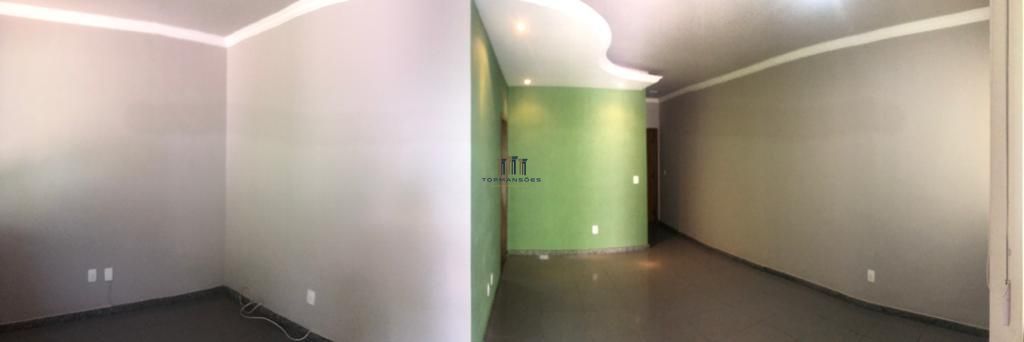 Linda Casa Geminada 3 quartos com suíte e churrasqueira no Bairro Copacabana